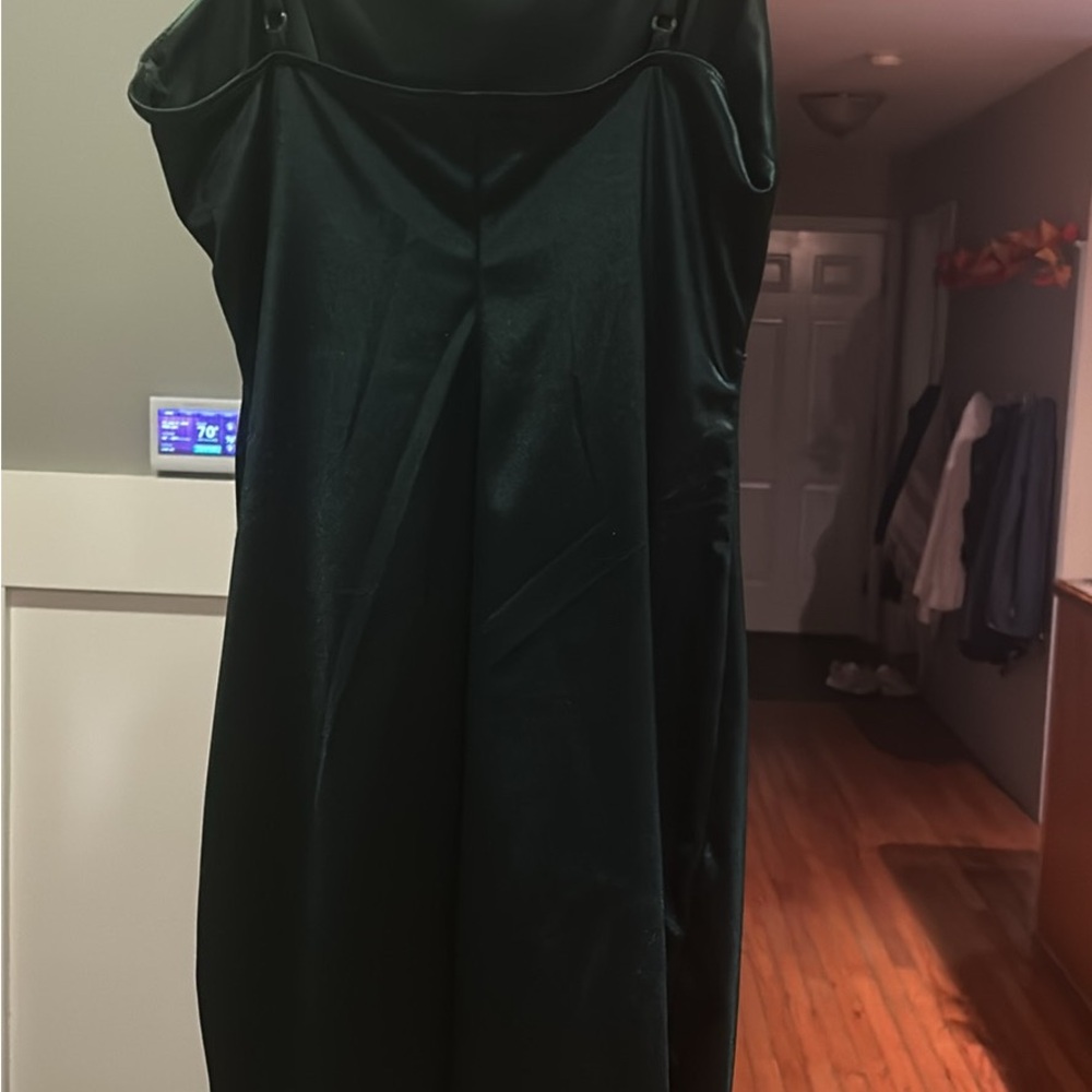 Elegant Black Dress - Picture 1 of 3